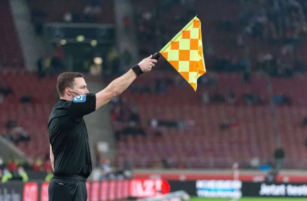 Luật việt vị được xác định bởi trọng tài biên 